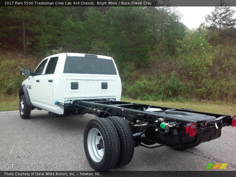 2017 5500 Tradesman Crew Cab 4x4 Chassis Bright White