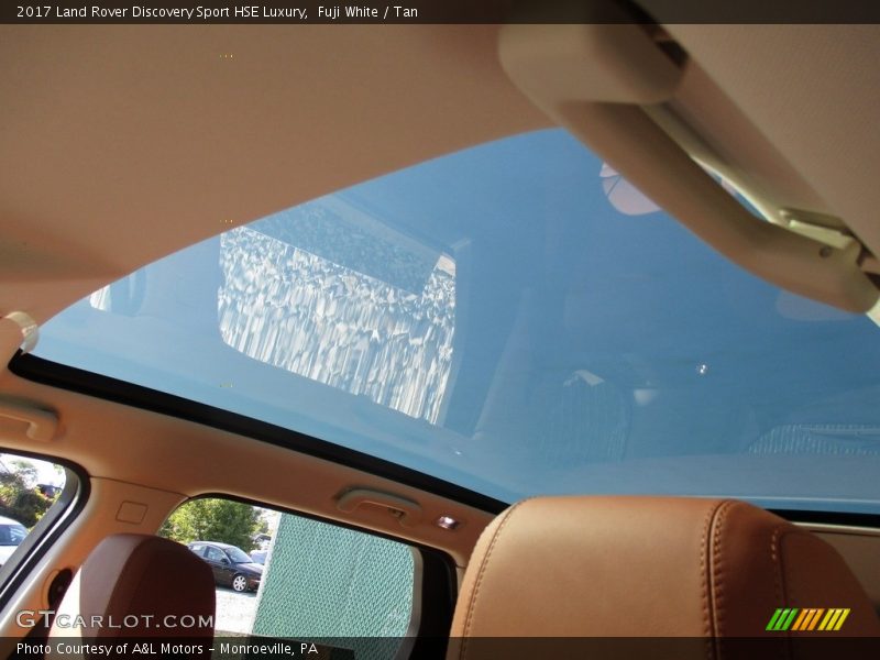 Sunroof of 2017 Discovery Sport HSE Luxury