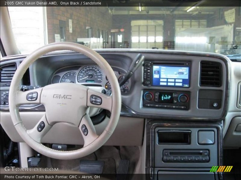 Onyx Black / Sandstone 2005 GMC Yukon Denali AWD
