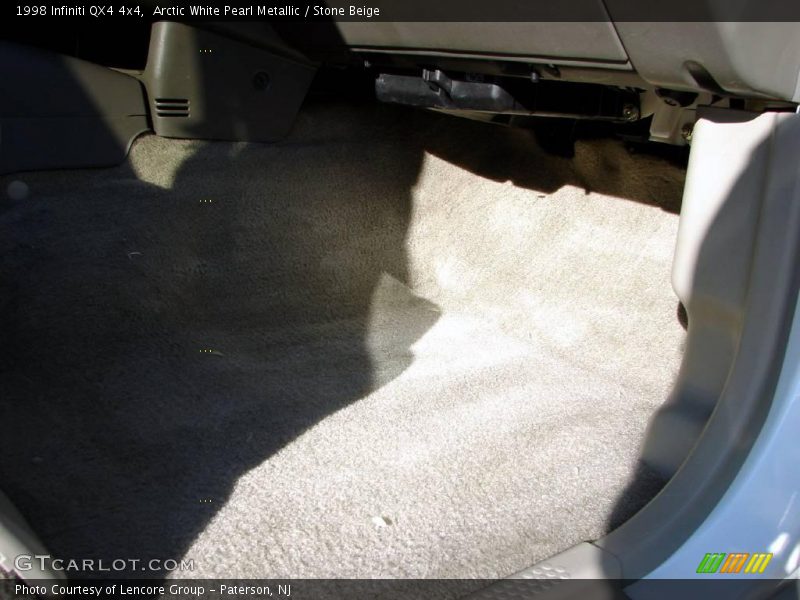 Arctic White Pearl Metallic / Stone Beige 1998 Infiniti QX4 4x4