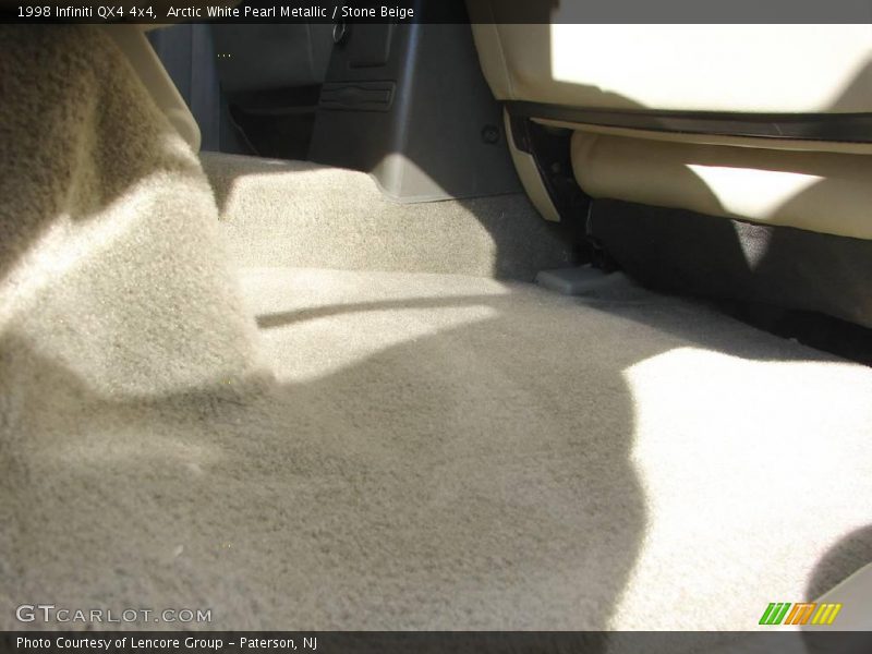 Arctic White Pearl Metallic / Stone Beige 1998 Infiniti QX4 4x4