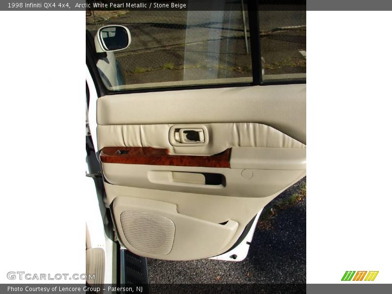 Arctic White Pearl Metallic / Stone Beige 1998 Infiniti QX4 4x4