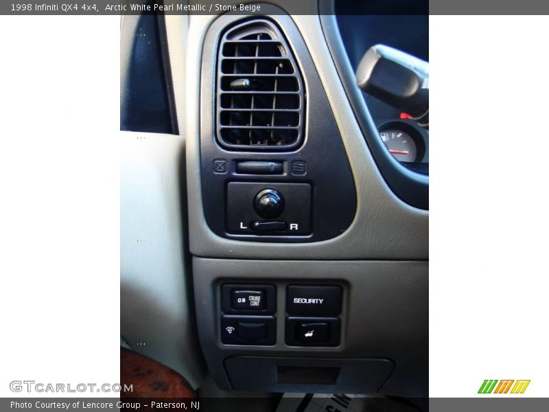 Arctic White Pearl Metallic / Stone Beige 1998 Infiniti QX4 4x4