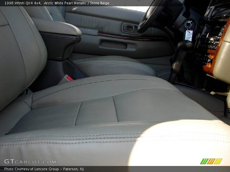 Arctic White Pearl Metallic / Stone Beige 1998 Infiniti QX4 4x4