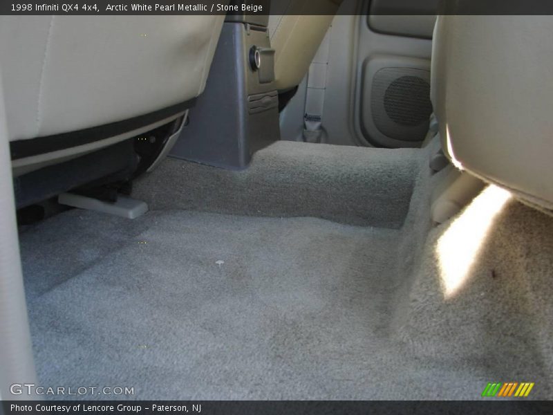 Arctic White Pearl Metallic / Stone Beige 1998 Infiniti QX4 4x4