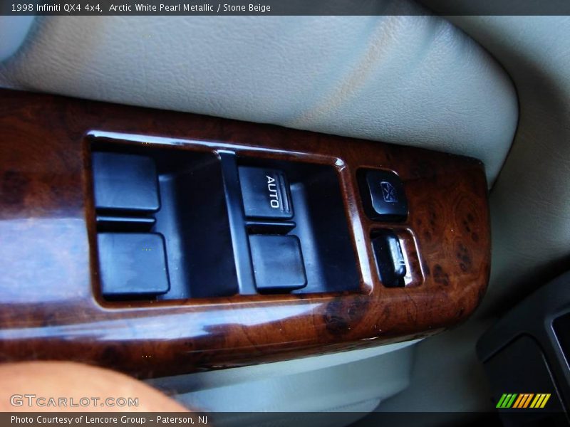 Arctic White Pearl Metallic / Stone Beige 1998 Infiniti QX4 4x4