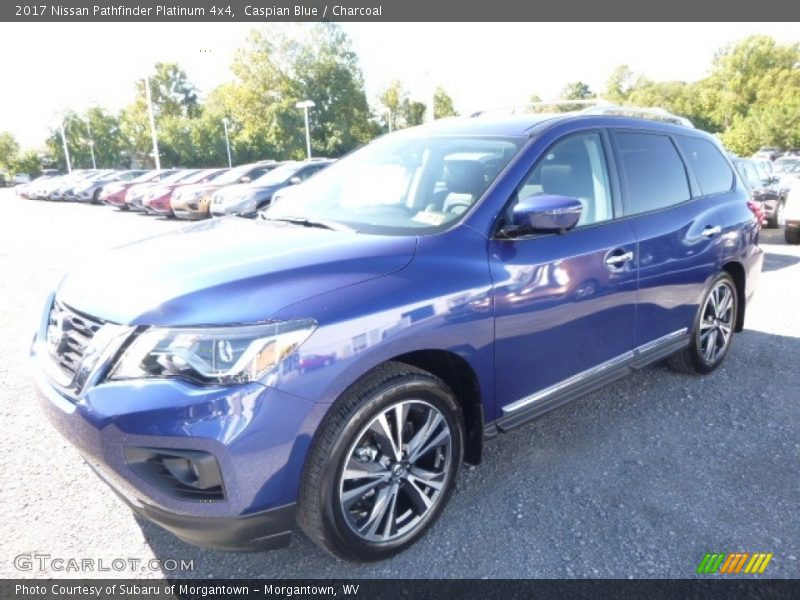 Front 3/4 View of 2017 Pathfinder Platinum 4x4