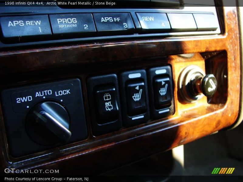 Arctic White Pearl Metallic / Stone Beige 1998 Infiniti QX4 4x4