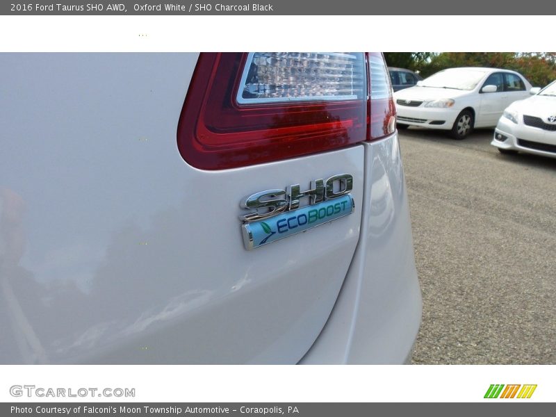 Oxford White / SHO Charcoal Black 2016 Ford Taurus SHO AWD