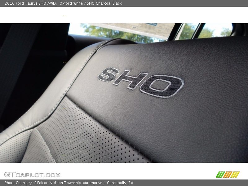 Oxford White / SHO Charcoal Black 2016 Ford Taurus SHO AWD