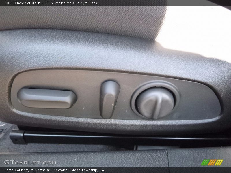 Silver Ice Metallic / Jet Black 2017 Chevrolet Malibu LT