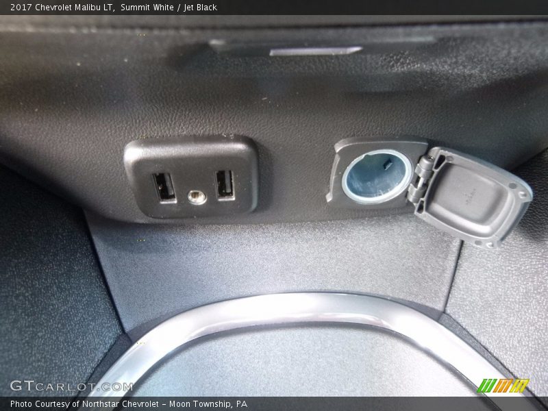 Summit White / Jet Black 2017 Chevrolet Malibu LT