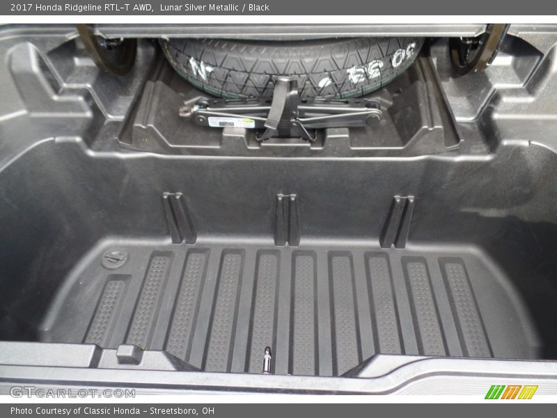  2017 Ridgeline RTL-T AWD Trunk