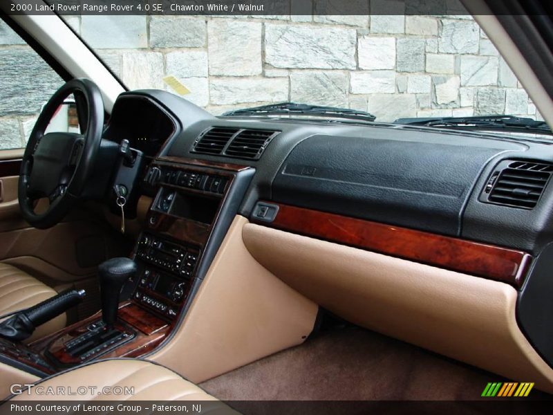 Chawton White / Walnut 2000 Land Rover Range Rover 4.0 SE