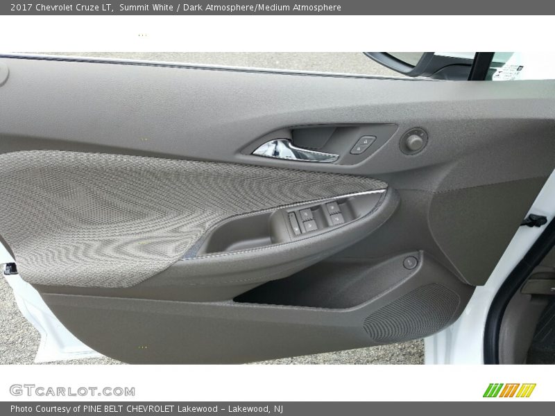 Summit White / Dark Atmosphere/Medium Atmosphere 2017 Chevrolet Cruze LT