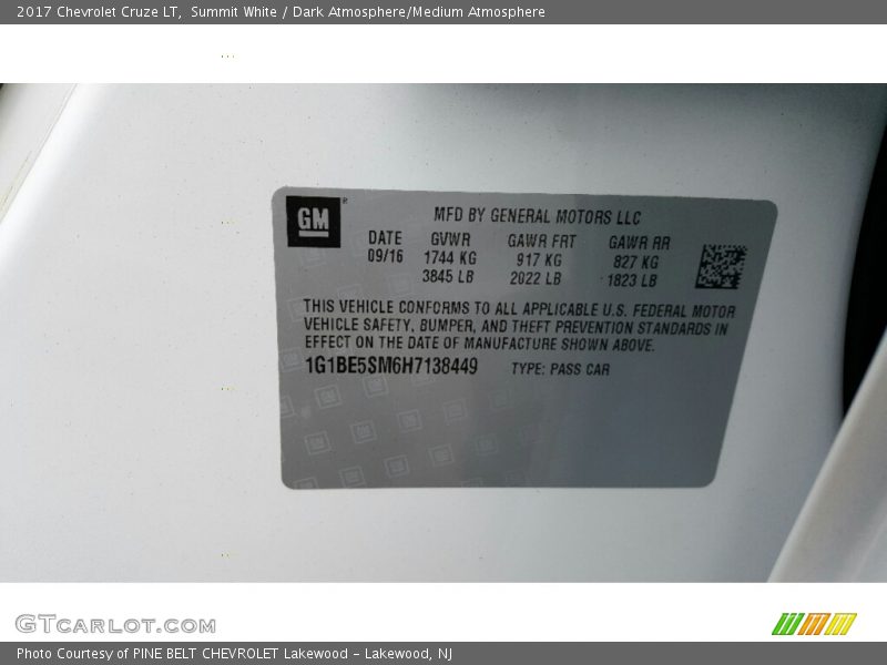 Summit White / Dark Atmosphere/Medium Atmosphere 2017 Chevrolet Cruze LT