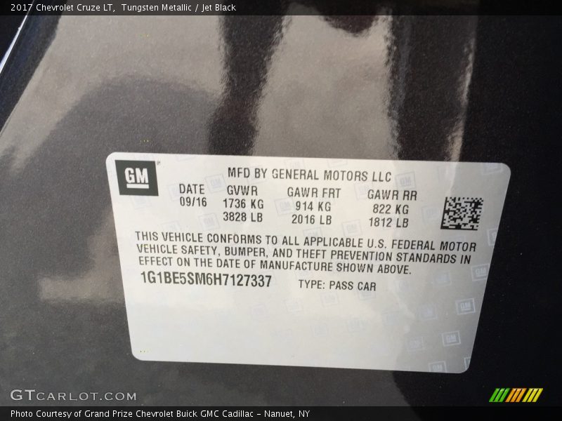 Tungsten Metallic / Jet Black 2017 Chevrolet Cruze LT