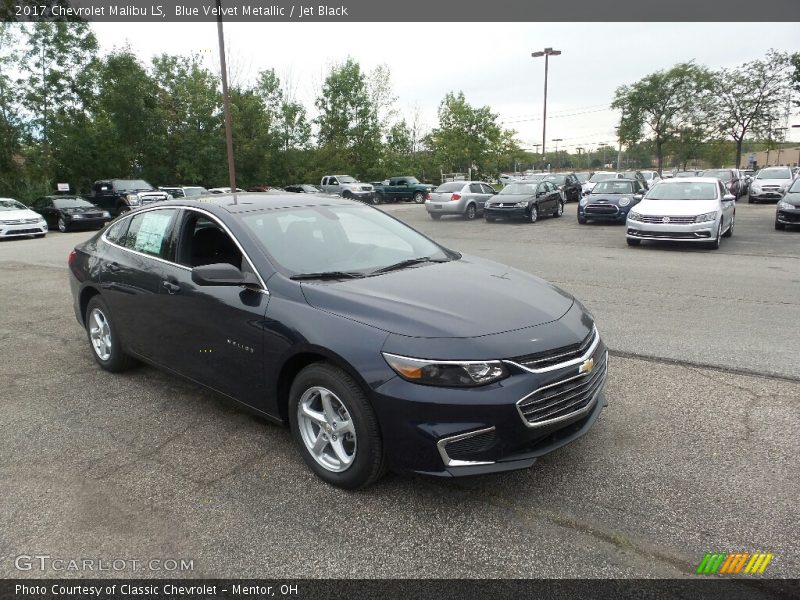 Front 3/4 View of 2017 Malibu LS