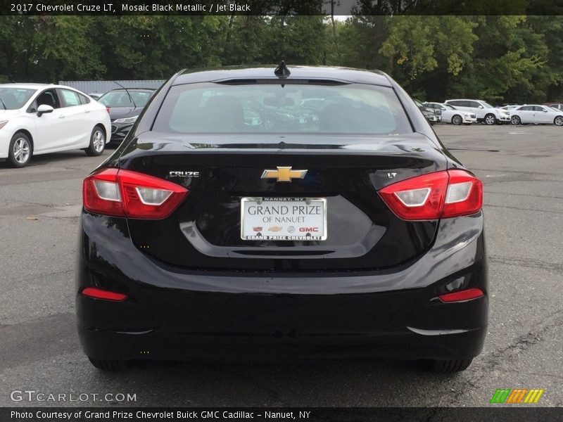 Mosaic Black Metallic / Jet Black 2017 Chevrolet Cruze LT