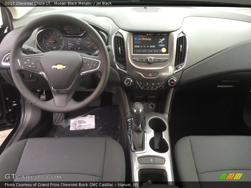 Mosaic Black Metallic / Jet Black 2017 Chevrolet Cruze LT