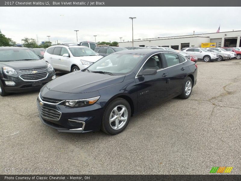 Front 3/4 View of 2017 Malibu LS