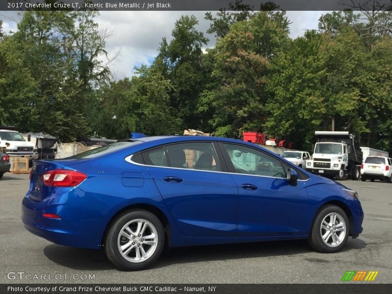 Kinetic Blue Metallic / Jet Black 2017 Chevrolet Cruze LT