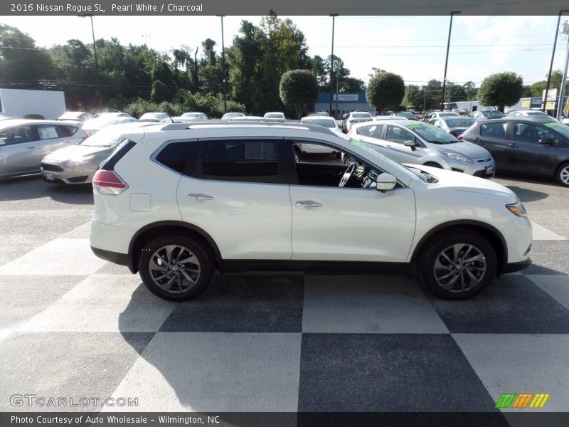 Pearl White / Charcoal 2016 Nissan Rogue SL