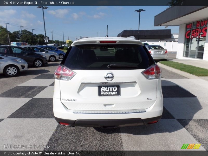 Pearl White / Charcoal 2016 Nissan Rogue SL