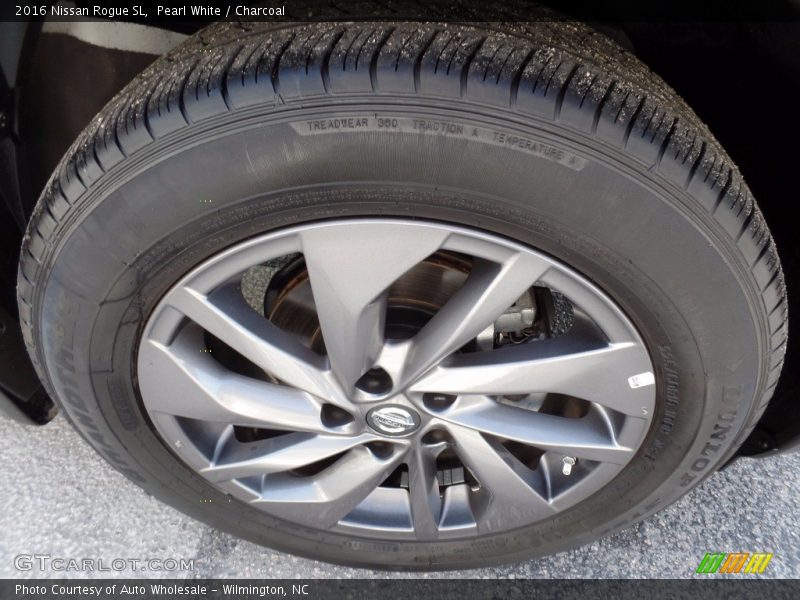Pearl White / Charcoal 2016 Nissan Rogue SL