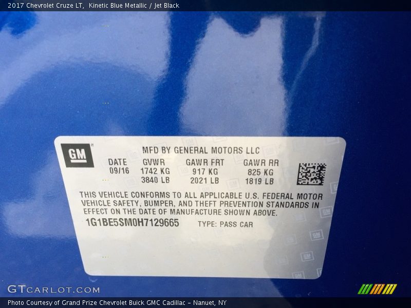 Kinetic Blue Metallic / Jet Black 2017 Chevrolet Cruze LT