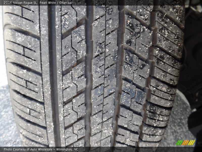 Pearl White / Charcoal 2016 Nissan Rogue SL