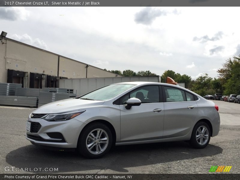 Silver Ice Metallic / Jet Black 2017 Chevrolet Cruze LT