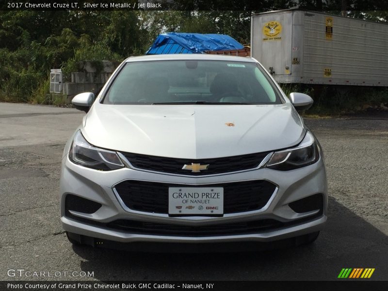Silver Ice Metallic / Jet Black 2017 Chevrolet Cruze LT