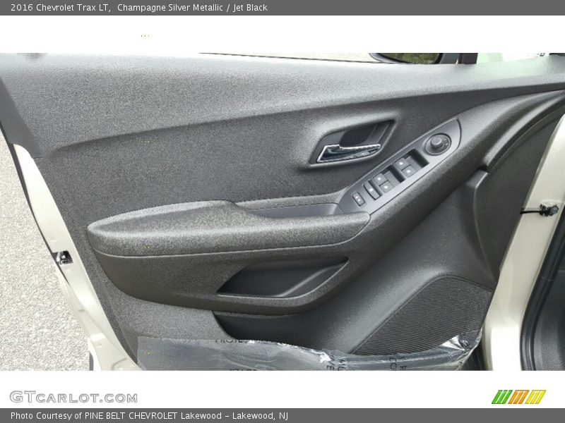 Champagne Silver Metallic / Jet Black 2016 Chevrolet Trax LT