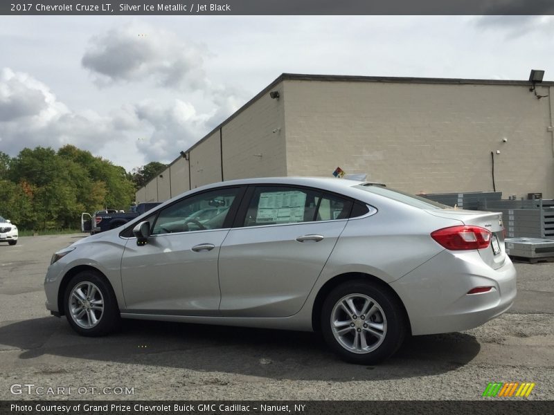 Silver Ice Metallic / Jet Black 2017 Chevrolet Cruze LT