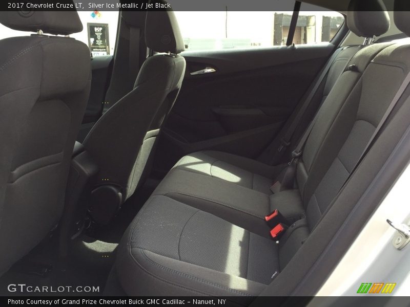 Silver Ice Metallic / Jet Black 2017 Chevrolet Cruze LT