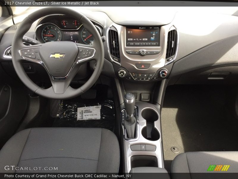 Silver Ice Metallic / Jet Black 2017 Chevrolet Cruze LT