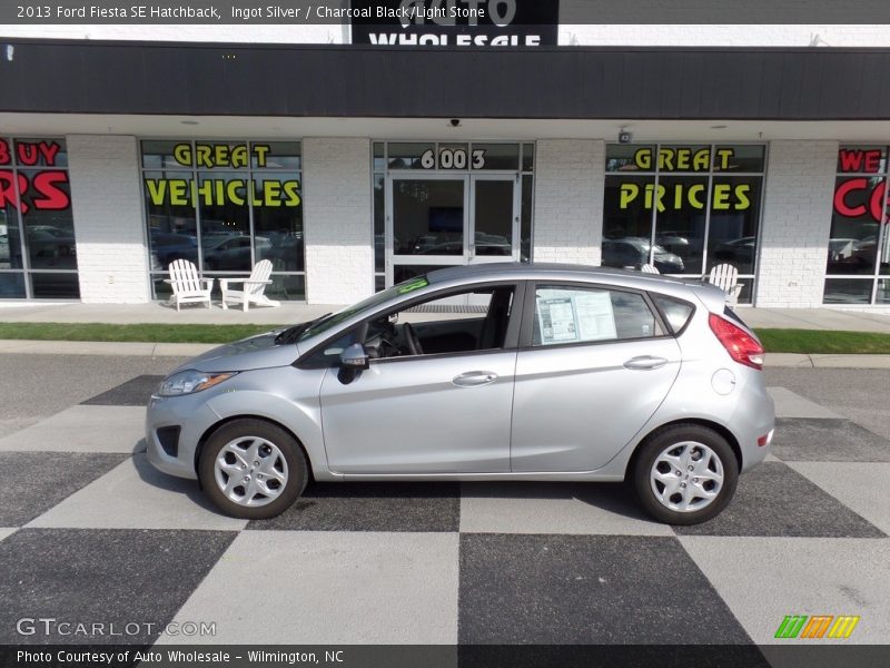 Ingot Silver / Charcoal Black/Light Stone 2013 Ford Fiesta SE Hatchback