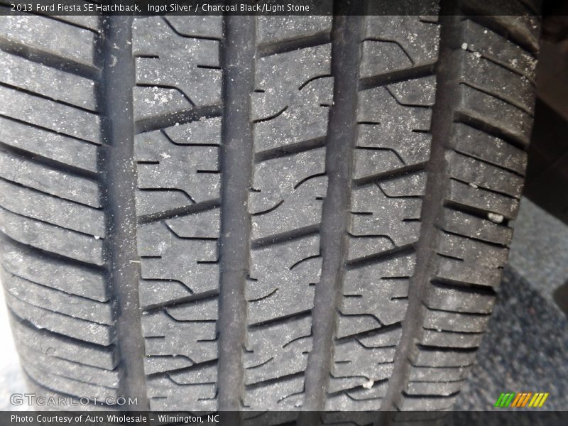 Ingot Silver / Charcoal Black/Light Stone 2013 Ford Fiesta SE Hatchback