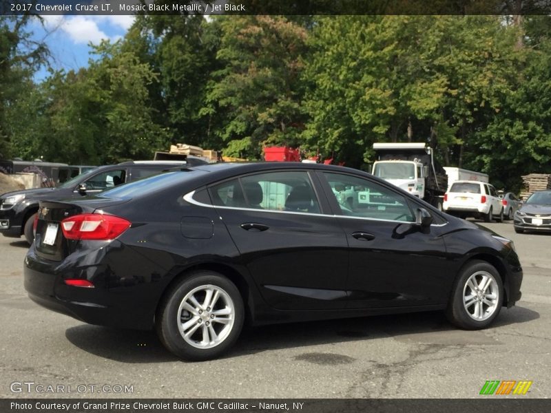Mosaic Black Metallic / Jet Black 2017 Chevrolet Cruze LT