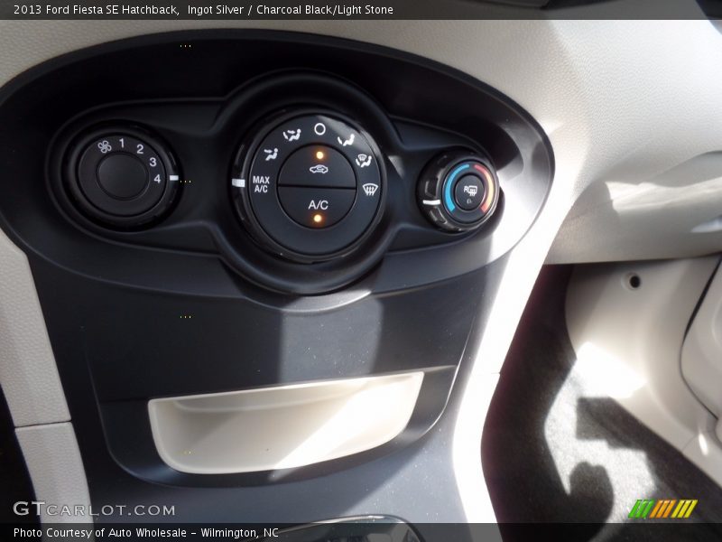 Ingot Silver / Charcoal Black/Light Stone 2013 Ford Fiesta SE Hatchback