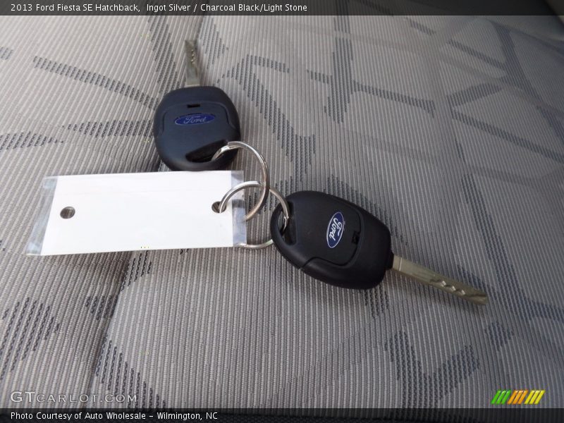 Ingot Silver / Charcoal Black/Light Stone 2013 Ford Fiesta SE Hatchback