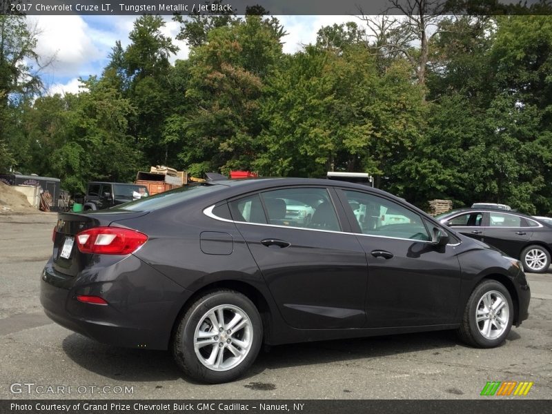 Tungsten Metallic / Jet Black 2017 Chevrolet Cruze LT