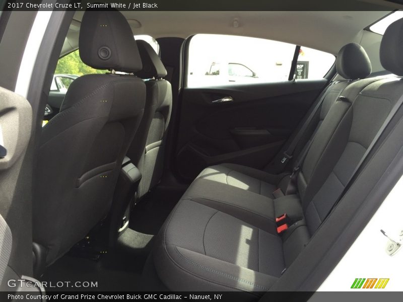 Summit White / Jet Black 2017 Chevrolet Cruze LT