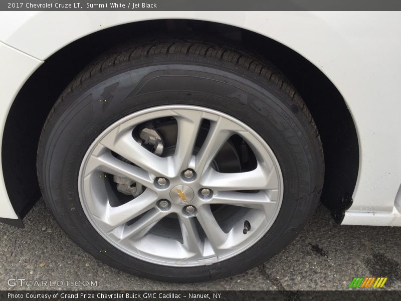 Summit White / Jet Black 2017 Chevrolet Cruze LT
