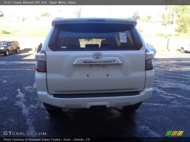 Super White / Black 2015 Toyota 4Runner SR5 4x4