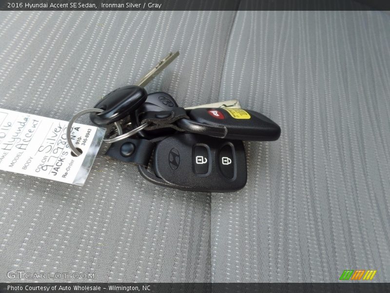 Ironman Silver / Gray 2016 Hyundai Accent SE Sedan