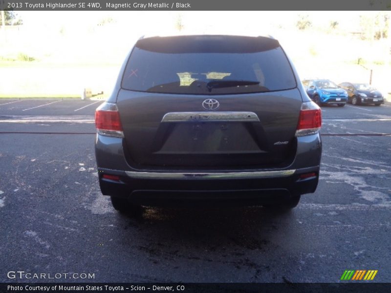 Magnetic Gray Metallic / Black 2013 Toyota Highlander SE 4WD