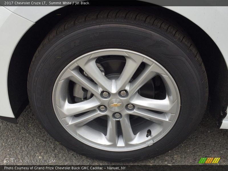 Summit White / Jet Black 2017 Chevrolet Cruze LT