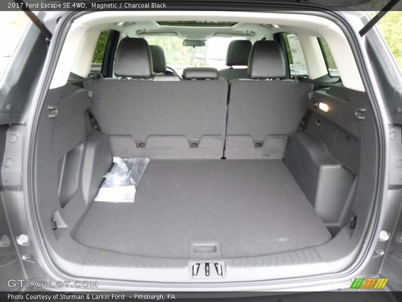 Magnetic / Charcoal Black 2017 Ford Escape SE 4WD